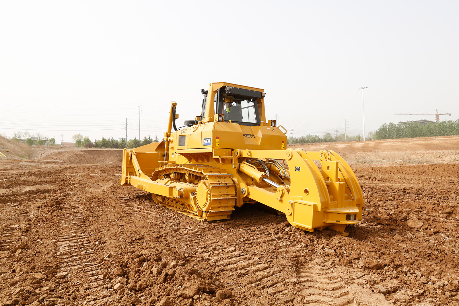 Бульдозер SEM 832F