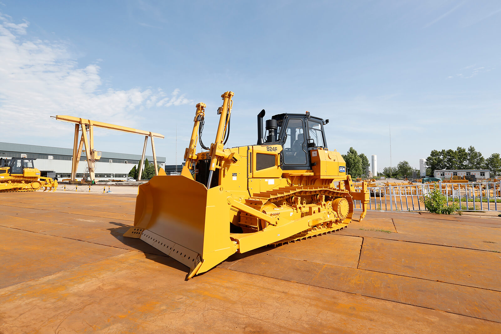 Бульдозер SEM 824F