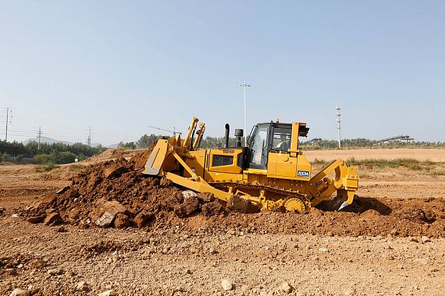 Бульдозер SEM 824F