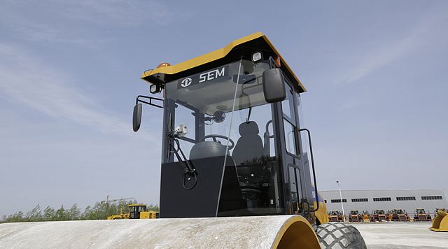 Грунтовый вибрационный каток SEM 510