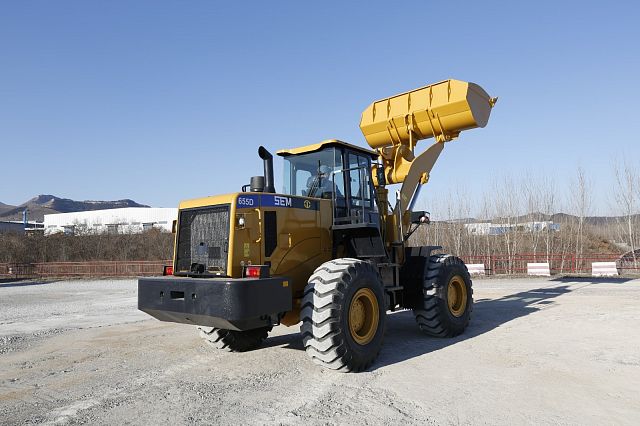 Фронтальный погрузчик SEM 655D