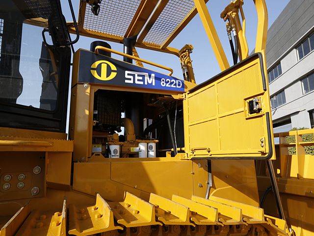 Бульдозер SEM 822D