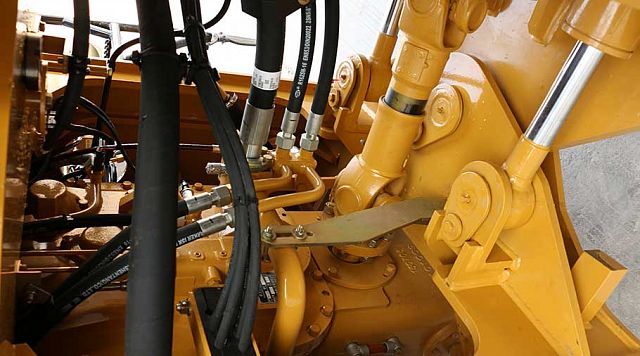 Фронтальный погрузчик SEM 656D