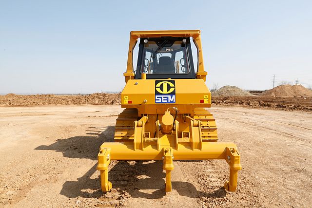 Бульдозер SEM 816D