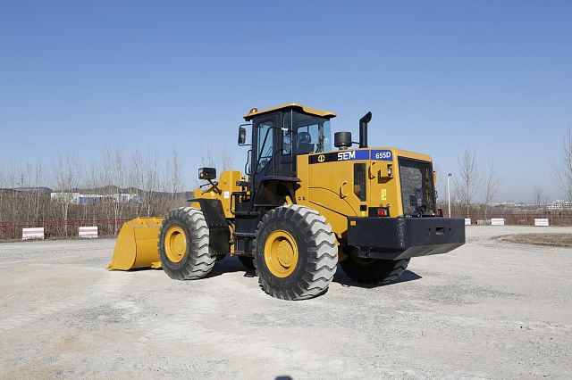 Фронтальный погрузчик SEM 655D