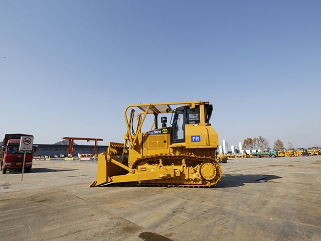 Бульдозер SEM 822D