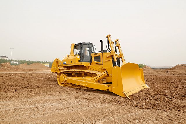 Бульдозер SEM 832F