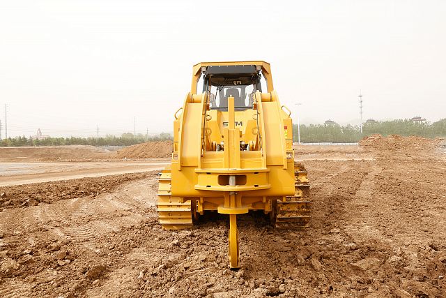Бульдозер SEM 832F