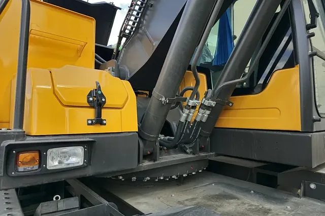 Колесный экскаватор Rantex XYC185