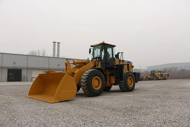 Фронтальный погрузчик SEM 660D