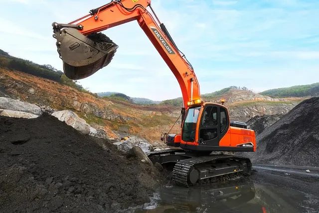 Гусеничный экскаватор DEVELON DX220LC-7M