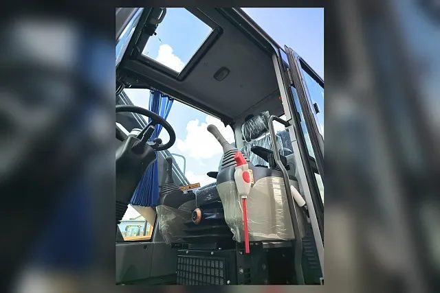 Колесный экскаватор Rantex XYC185