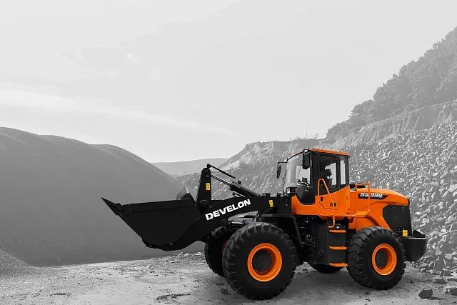 Фронтальный погрузчик DEVELON SD300