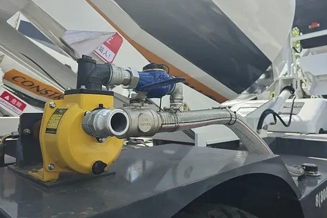 Бетоносмеситель с самозагрузкой Ynix QGMC6000