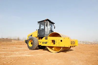Грунтовый вибрационный каток SEM 514F
