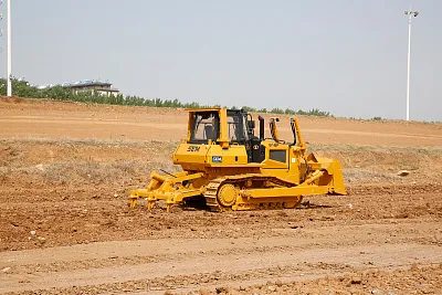 Бульдозер SEM 818F